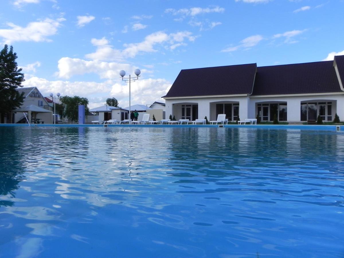 База Відпочинку "Сонячна" Primorskoye Luaran gambar