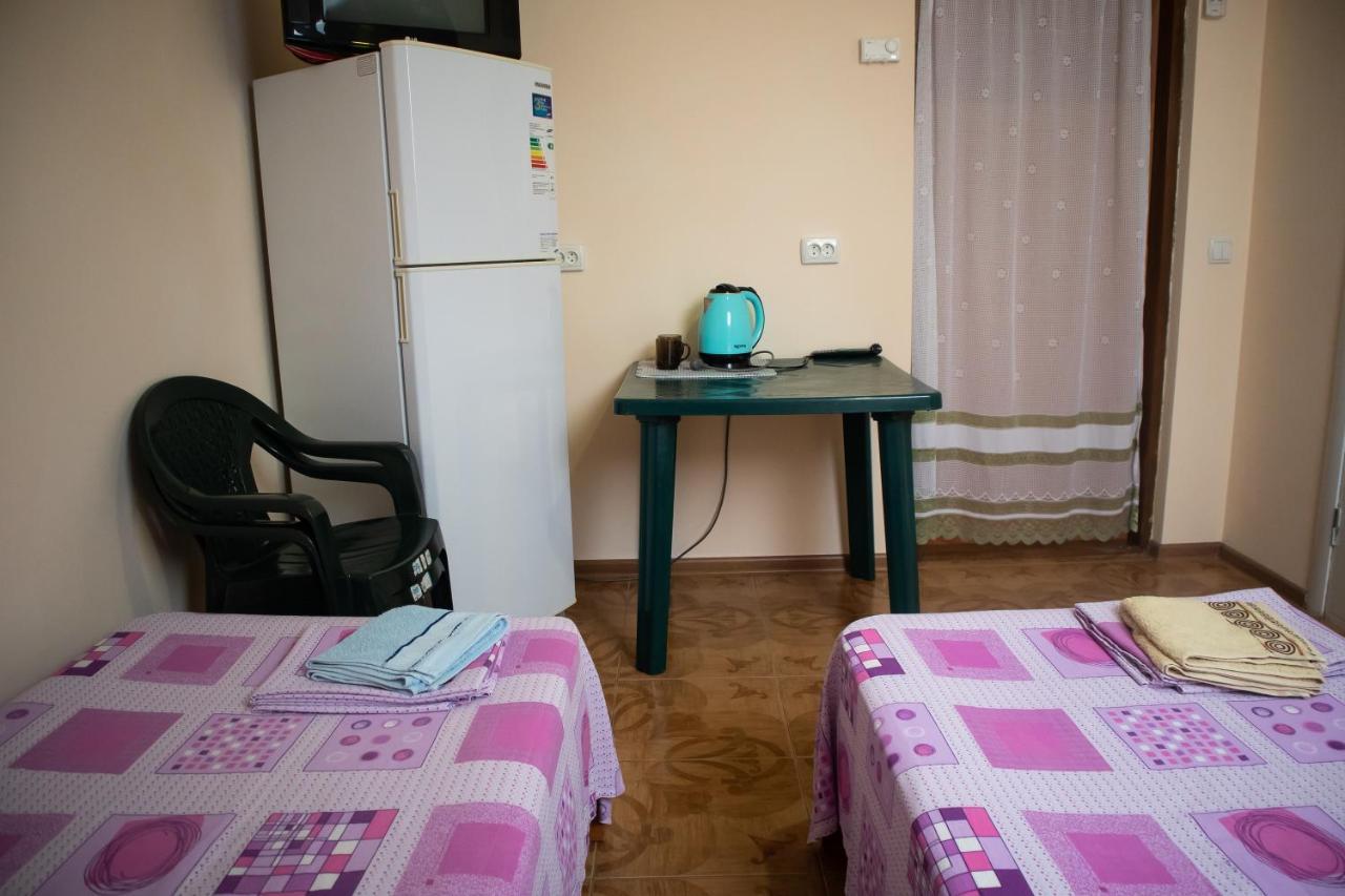 База Відпочинку "Сонячна" Primorskoye Luaran gambar