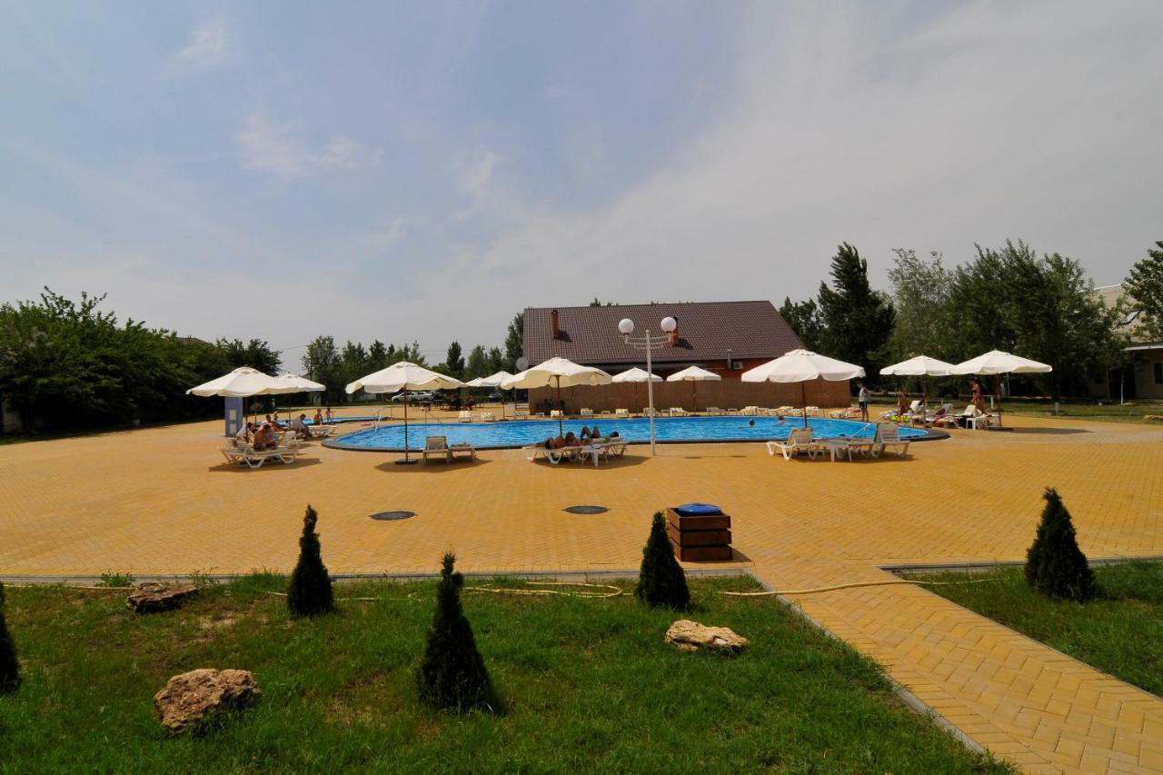 База Відпочинку "Сонячна" Primorskoye Luaran gambar